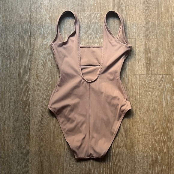 SKIMS Sculpting Swim Tank One Piece Swimsuit Sienna Nude size Small - Picture 5 of 7